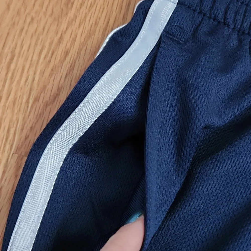 Adidas regular fit coupe standard shorts, size small (8) - Picture 6 of 16